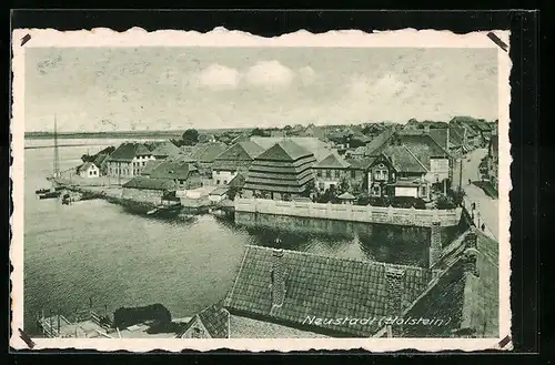 AK Neustadt in Holstein, Häuser am Ufer