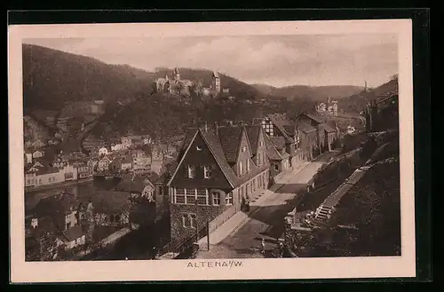 AK Altena i. W., Ortsansicht mit Strasse und Burg aus der Vogelschau