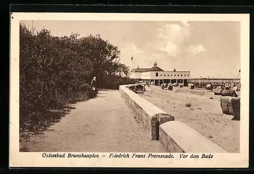 AK Brunshaupten / Ostseebad, Friedrich Franz-Promenade, vor dem Bade