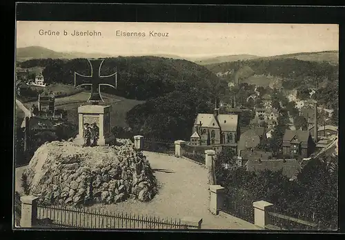 AK Grüne bei Iserlohn, Eisernes Kreuz-Denkmal mit Ortsblick