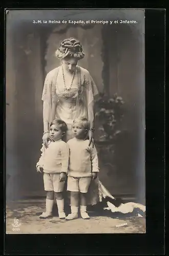 AK La Reine Victoria de Espana con sus hijos el Principe de Asturias y el infante Don Jaime