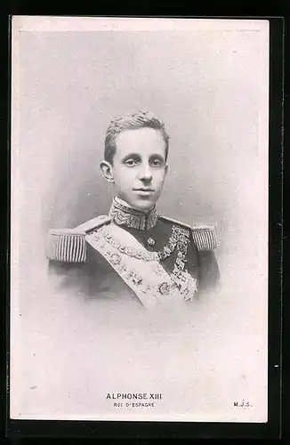 AK Der junge König Alphonse XIII. von Spanien in Uniform