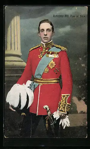 AK König Alfons XIII. von Spanien in Uniform mit roter Jacke