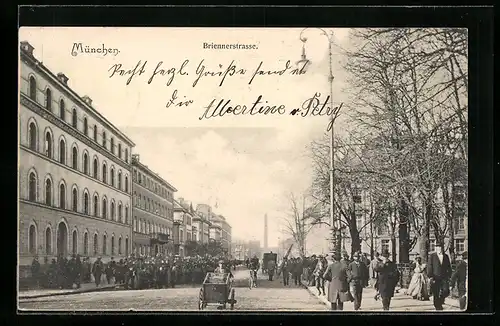 AK München, Aufmarsch der Wache in der Briennerstrasse