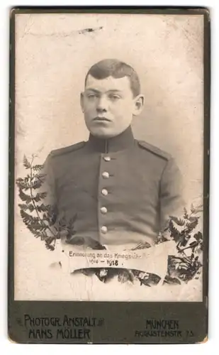 Fotografie Hans Möller, München, Augustenstrasse 75, Soldat in Uniform mit gescheiteltem Haar