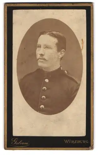 Fotografie Galvani, Würzburg, Dom-Strasse 9, Uffz. mit Schnauzbart in Uniform