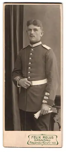Fotografie Felix Rolus, Spandau, Neuendorferstrasse 103, Gardesoldat in Uniform