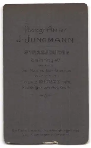 Fotografie J. Jungmann, Strassburg i. E., Steinring 40, Rauchender Soldat mit Schirmmütze in Uniform