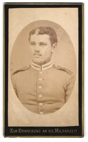 Fotografie Carl Holzer, München, Schommerstrasse 17a, Gardesoldat in Uniform