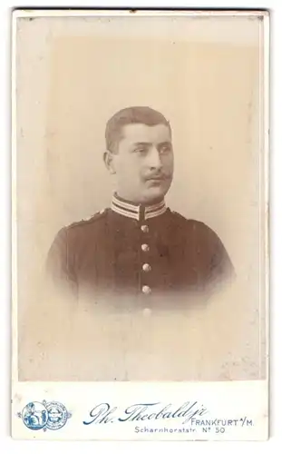 Fotografie Ph. Theobald jr., Frankfurt a.M., Scharnhorststrasse 50, Gardesoldat in Uniform