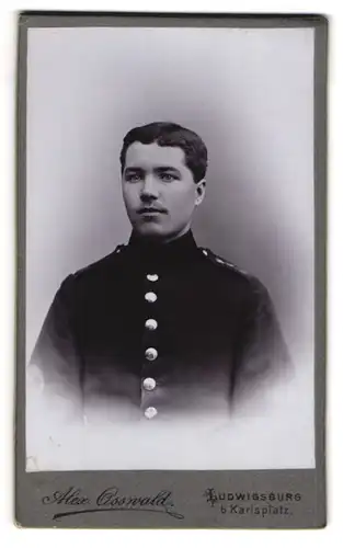 Fotografie Alex. Osswald, Ludwigsburg, beim Karlsplatz, Junger Soldat in Uniform