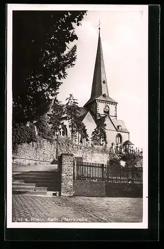 AK Linz / Rhein, Kath. Pfarrkirche im Sonnenschein