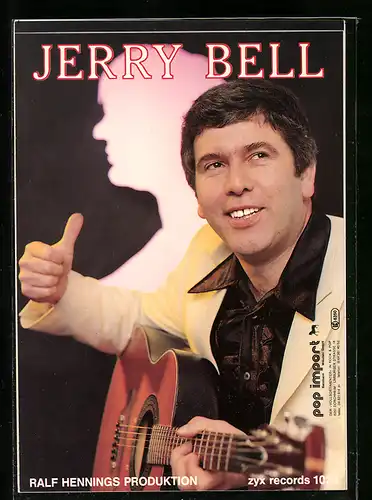 AK Musiker Jerry Bell mit Gitarre und Daumen hoch