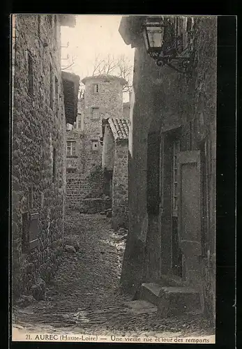 AK Aurec, Une vieille rue et tour des remparts