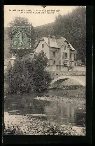 AK Dunières, Le Chateau Malarte sur la riviere