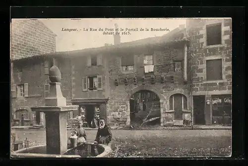 AK Langeac, La Rue du Pont et le Portail de la Boucherie datant de 1615