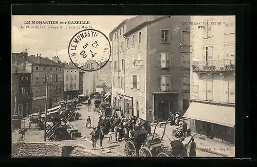 AK Le Monastier-sur-Gazeille, La Place de la Fromagerie un jour de Marché