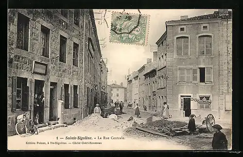 AK Sainte-Sigolène, La Rue Centrale
