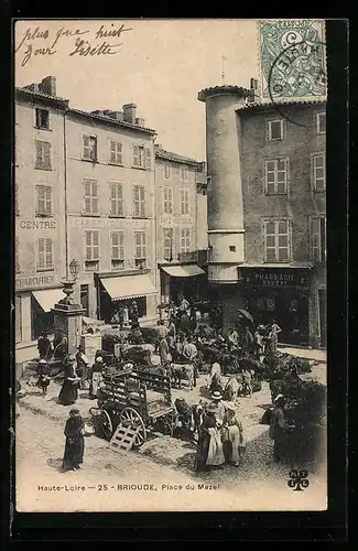 AK Brioude, Place du Mazel, une foule sur un marché