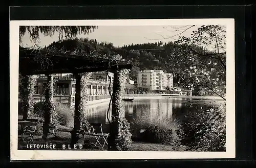 AK Bled, Blick auf das Wasser