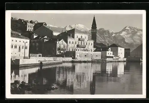 AK Perast, Ortsansicht mit Kirche am Wasser