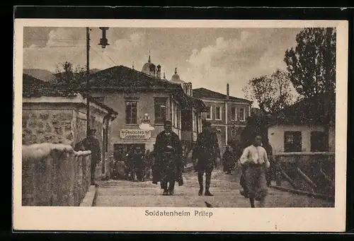 AK Prilep, Soldatenheim mit Passanten