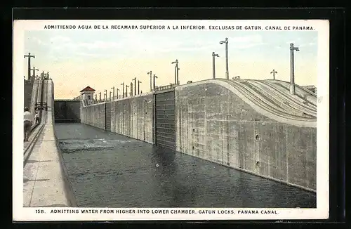 AK Gatun Locks /Panama Canal, Admitting Water from the higher into the lower Chamber