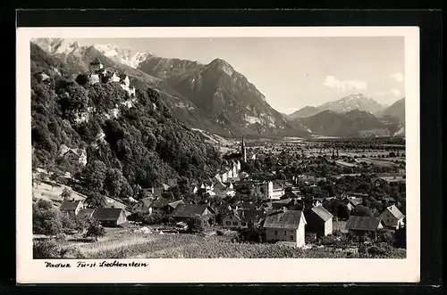 AK Vaduz, Panoramablick auf den Ort und die Umgebung