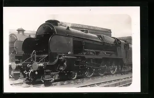 AK Lokomotive bei Hampton & Sons, Eisenbahn