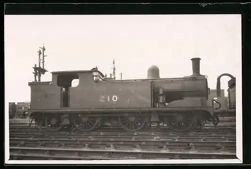 AK Englische Eisenbahn Lokomotive 210