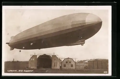 AK Graf Zeppelin LZ127 über der Luftschiffhalle