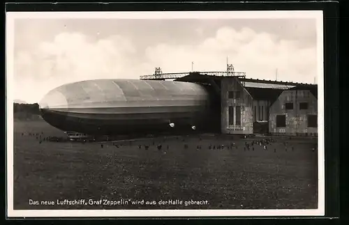 AK Luftschiff Graf Zeppelin wird aus Halle gebracht