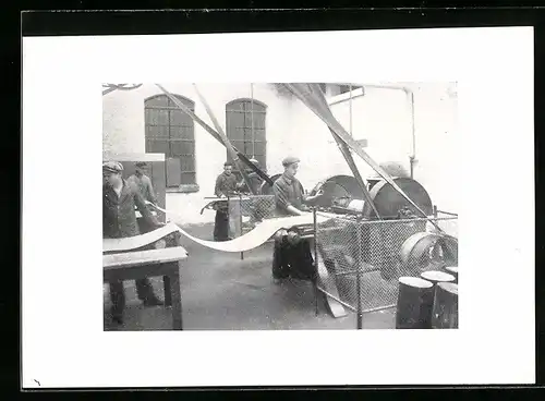 AK Fabrikarbeiter an Maschinen, Bildgemeinschaft der Episkopfreunde, Stuttgart, Pfizerstrasse 5 /7, Streichholz