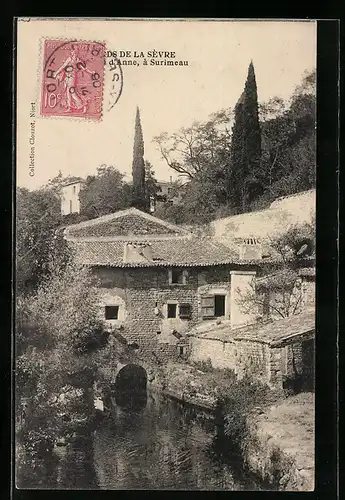 AK Surimeau, Gebäude am Wasser