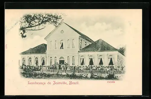 AK Joinville, Escola, Schüler vor der Schule aufgereiht