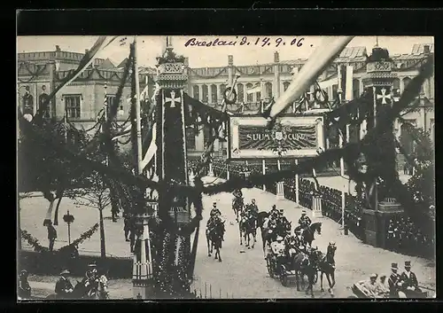 AK Breslau, Kaisertage 1906, Pferdekutsche durchfährt ein Spalier aus Soldaten
