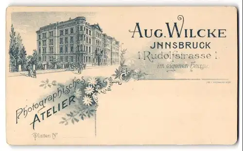 Fotografie Aug. Wilcke, Innsbruck, rückseitige Ansicht Innsbruck, Rudolfstrasse 1, vorne Geistlicher mit Brille
