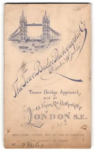 Fotografie The Tower Bridge Photographic Co., London, rückseitige Ansicht London, 45 Union Rd. Rotherhithe, Mädchen
