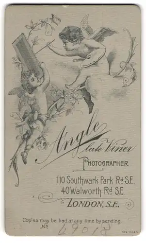 Fotografie Angle late Viner, London, 40 Walworth Rd., rückseitige Ansicht, Vorderseitig: Dame mit Brille