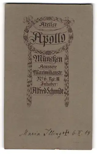 Fotografie Atelier Apollo, München, Aeussere Maximilianstrasse 6, rückseitige Ansicht, Vorderseite: Maria Illing im Kleid