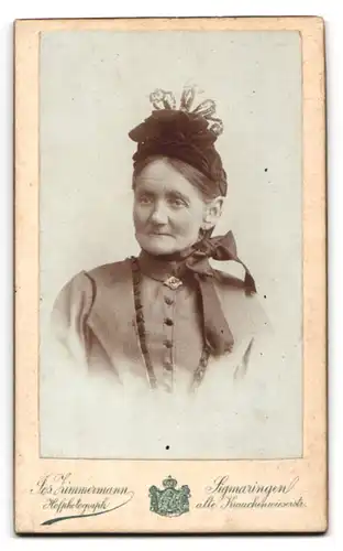 Fotografie Jos. Zimmermann, Sigmaringen, alte Krauchenwieserstrasse, rückseitige Ansicht, Vorderseitig: Alte Dame