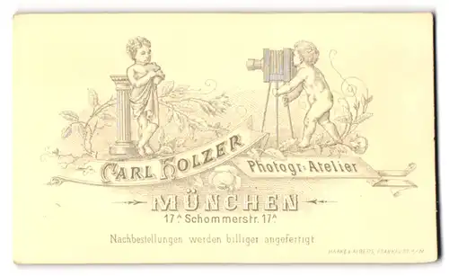 Fotografie Carl Holzer, München, Schommerstrasse 17a, rückseitige Ansicht, Vorderseitig: Herr mit Zwicker