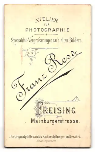 Fotografie Franz Ress, Freising, Mainburgerstrasse, Junger Geistlicher mit Brille