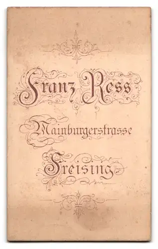 Fotografie Franz Ress, Freising, Mainburgerstrasse, Junger Theologe mit Brille