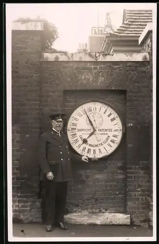Fotografie unbekannter Fotograf, Ansicht London-Greenwich, Royal Observatory, Shepherd Gate Clock