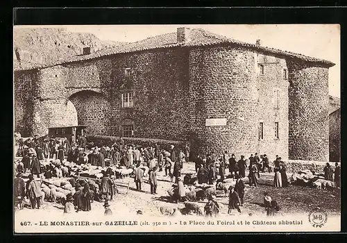 AK Le Monastier-sur-Gazeille, La Place du Foiral et le Château abbatial