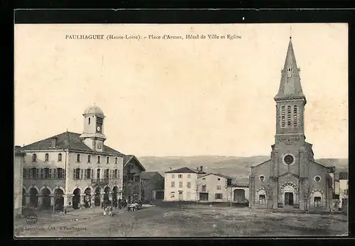 AK Paulhaguet, Place d`Armes, Hôtel de Ville et Eglise