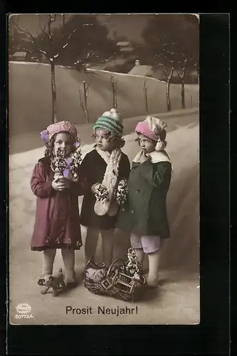 Foto-AK Amag Nr. 60772 /4: Drei Kinder mit Wollmützen im Schnee