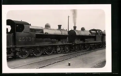 AK Lokomotiven 25730 und 25747, englische Eisenbahn