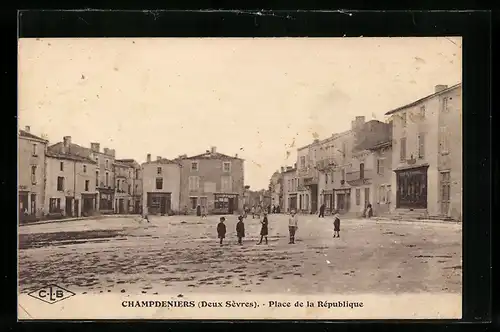 AK Champdeniers, Place de la République